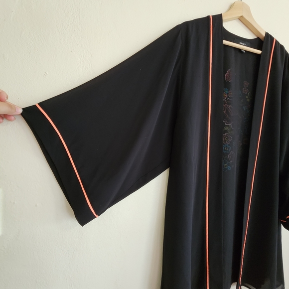 Forever 21 Black Embroidered Floral Kimono Large - Picture 3 of 8
